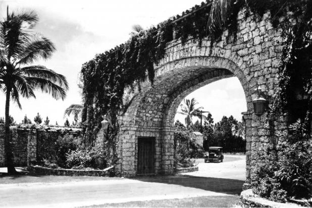 historic granada entrance