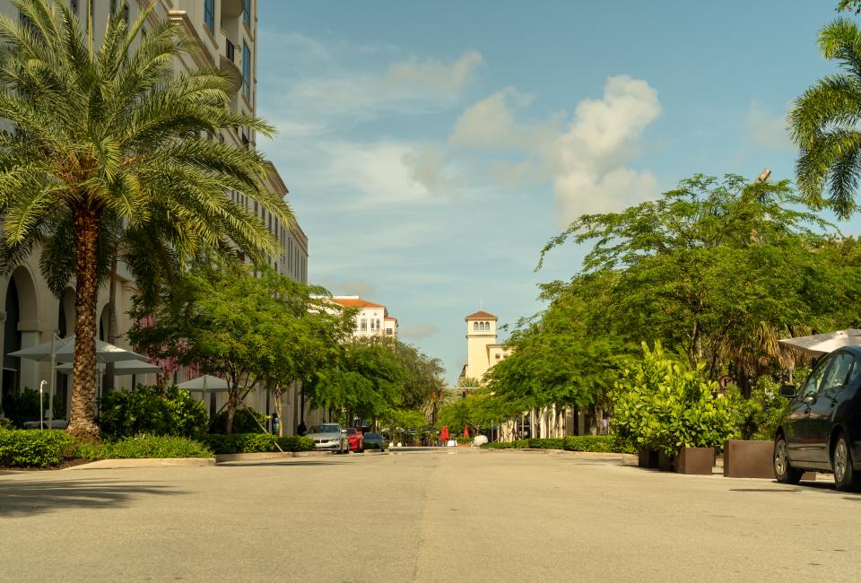 Giralda Avenue
