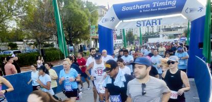 A large group of people with athletic clothes on an early morning day