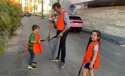 Family collecting litter in Downtown Coral Gables